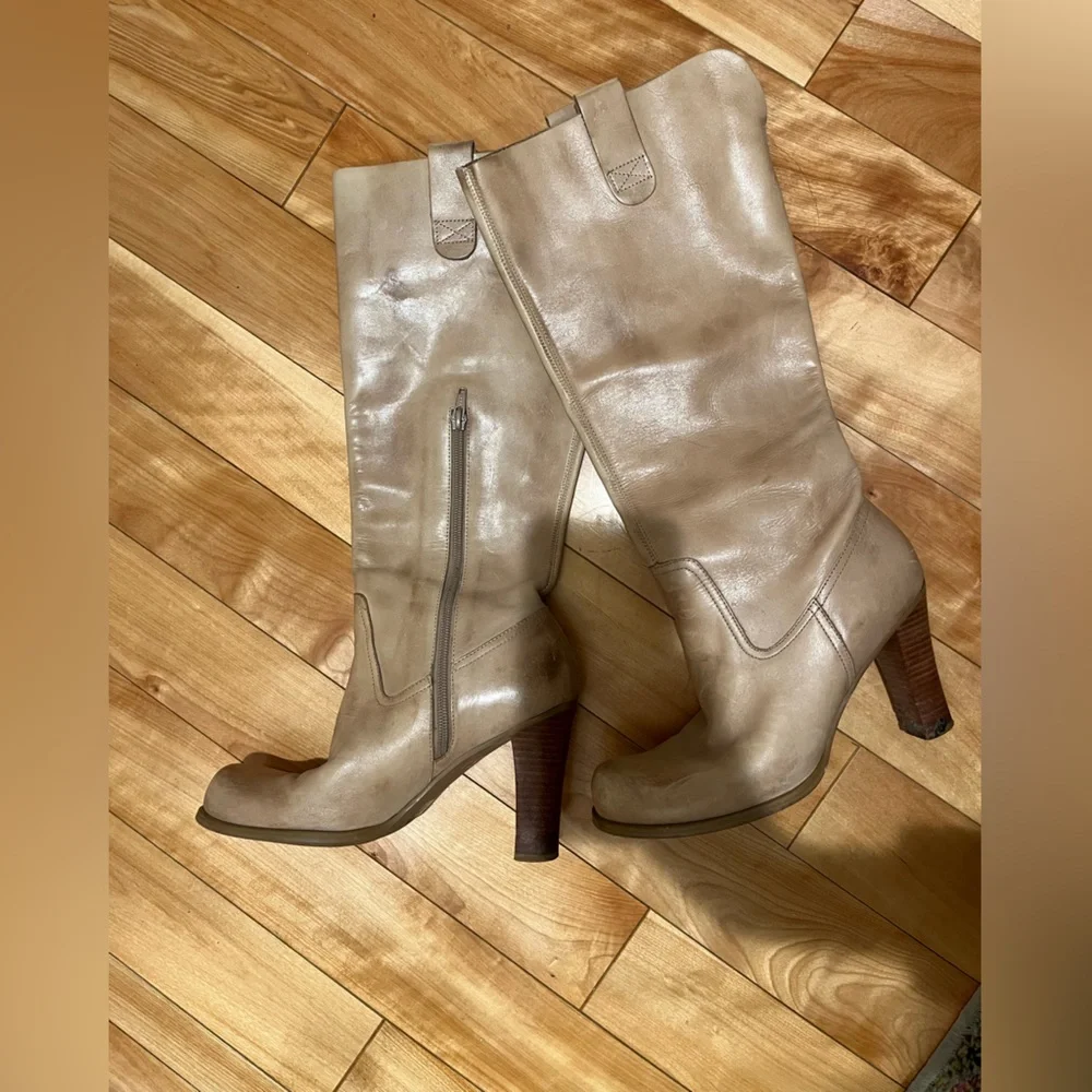 Size 7 Tan leather knee high boot with round toe and chunky(ish) heel - Picture 5 of 7